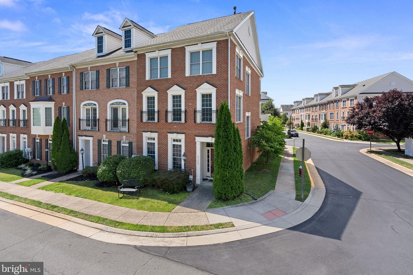 42469 Greenside Dr, Ashburn, VA 20148-5668