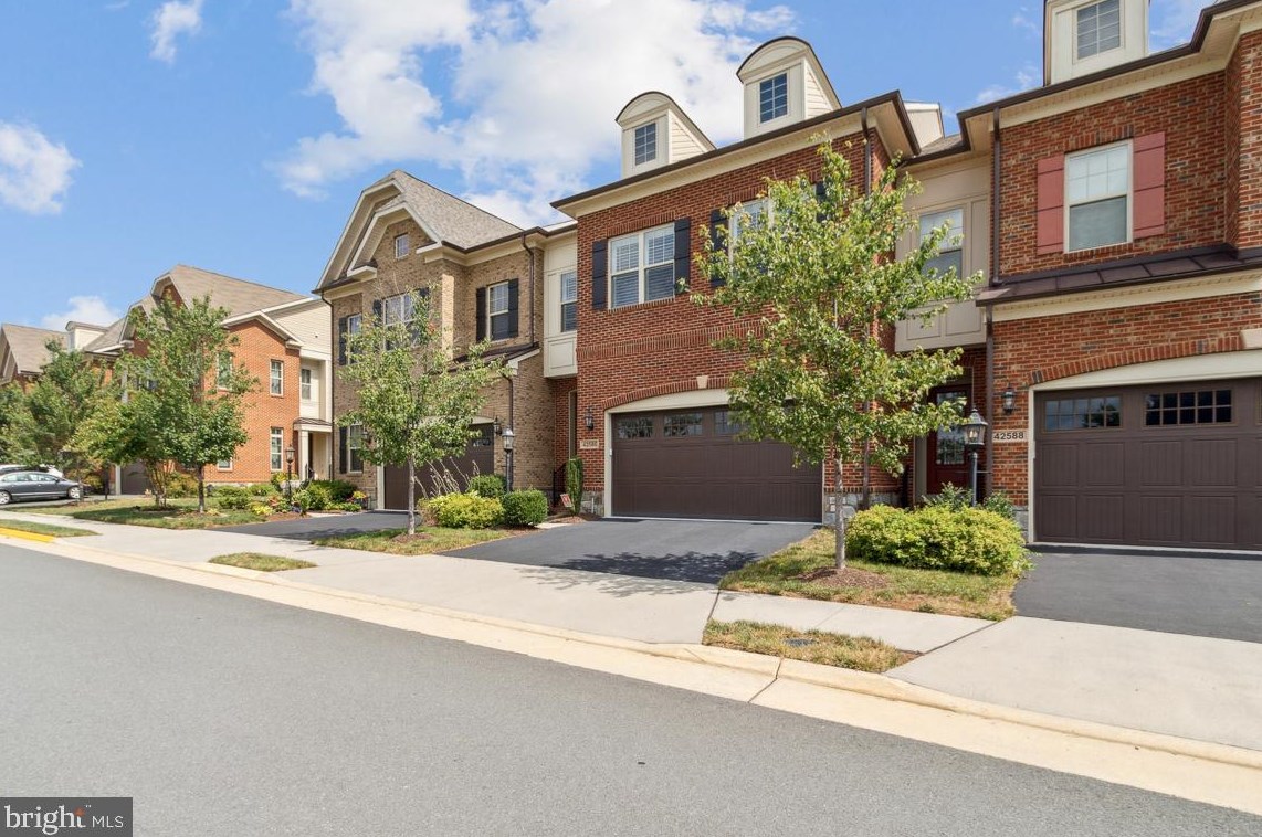 42586 Dreamweaver Dr, Ashburn, VA 20148