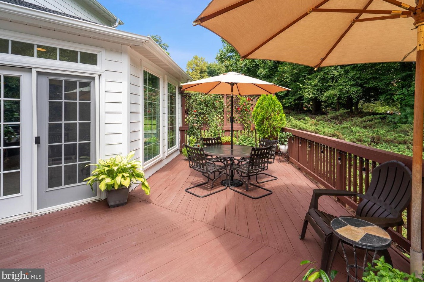 11317 Stonehouse Pl, Dulles VA  20165-5122 exterior