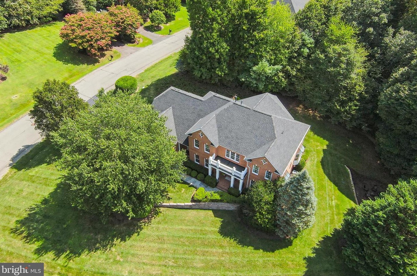 11317 Stonehouse Pl, Dulles VA  20165-5122 exterior