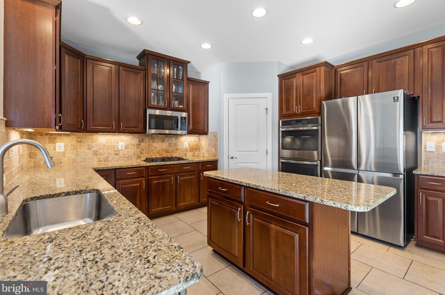 26769 Crusher Dr, Fairfax, VA 20152-4188
