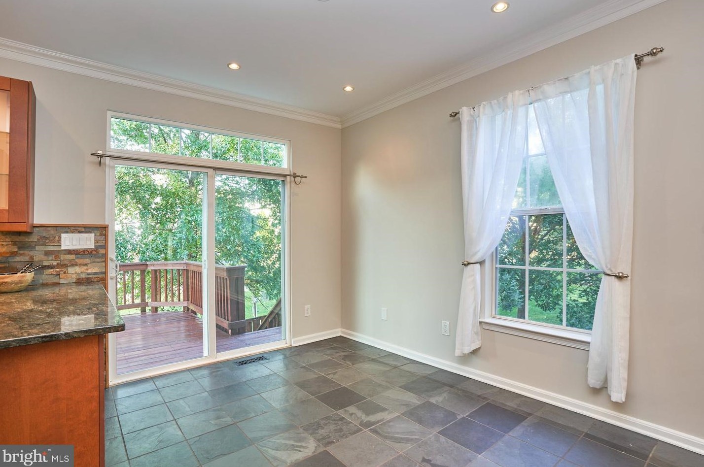 21822 Kings Xing Ter, Ashburn VA 20147-4519 exterior