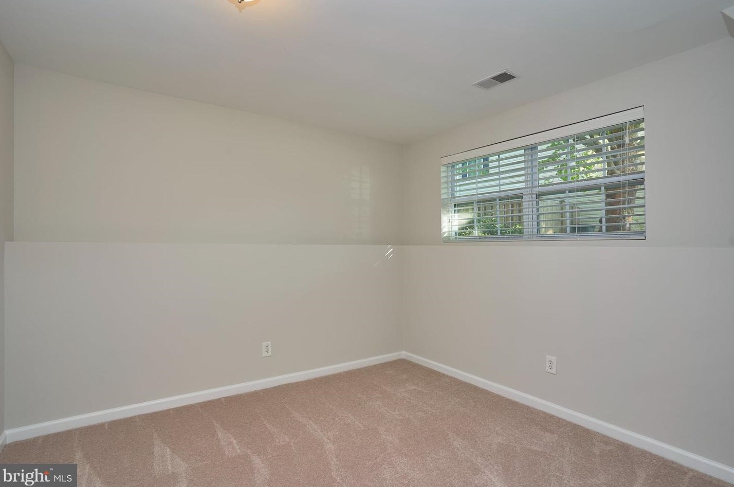 21822 Kings Xing Ter, Ashburn VA 20147-4519 exterior