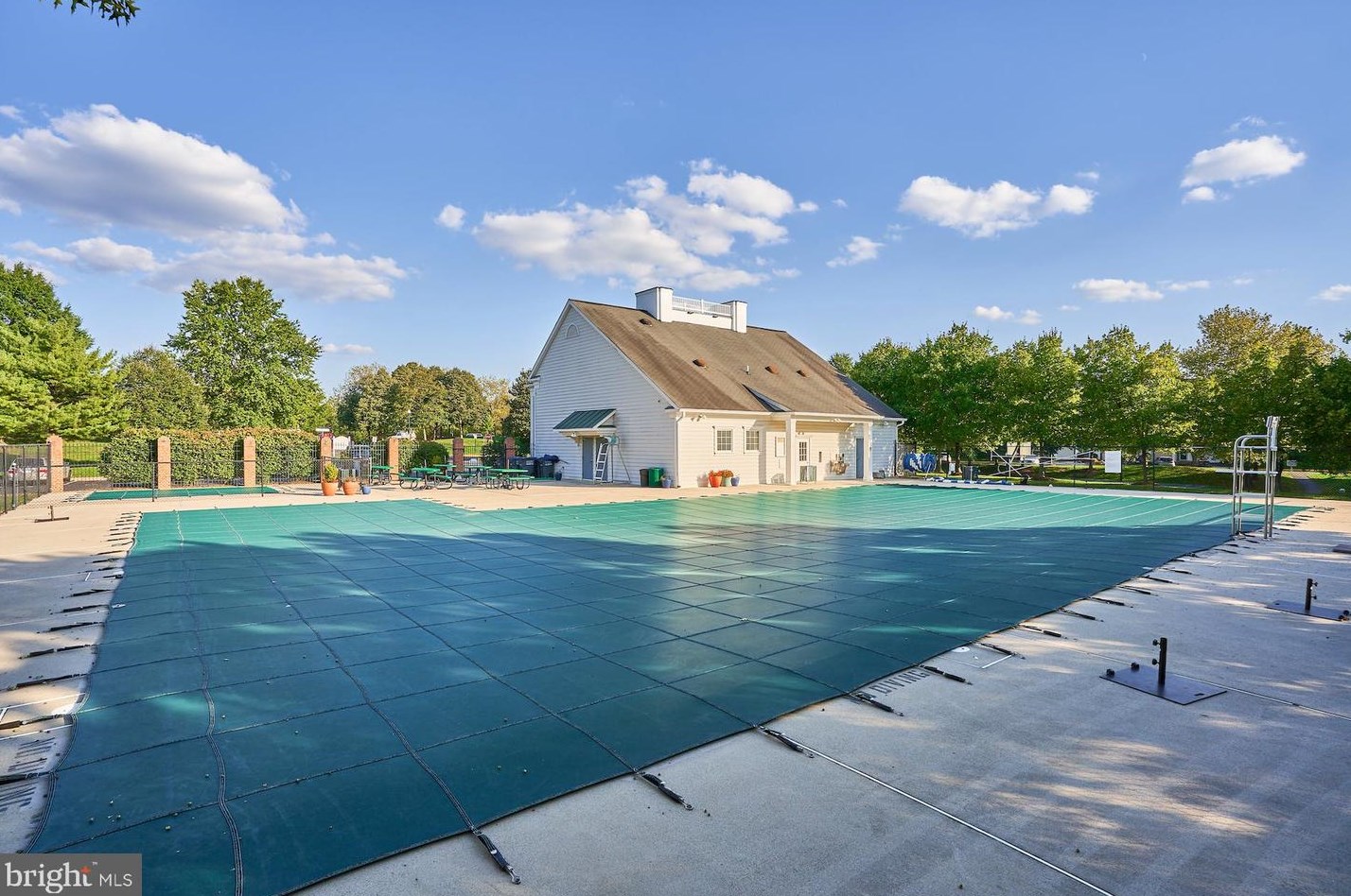 21822 Kings Xing Ter, Ashburn VA 20147-4519 exterior