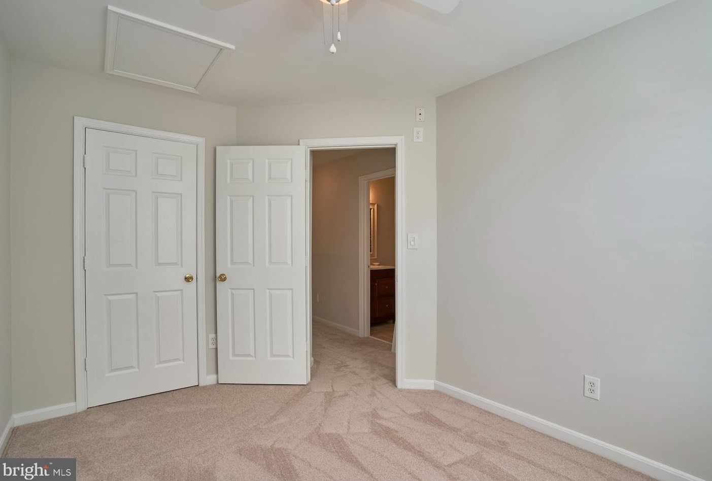 21822 Kings Xing Ter, Ashburn VA 20147-4519 exterior