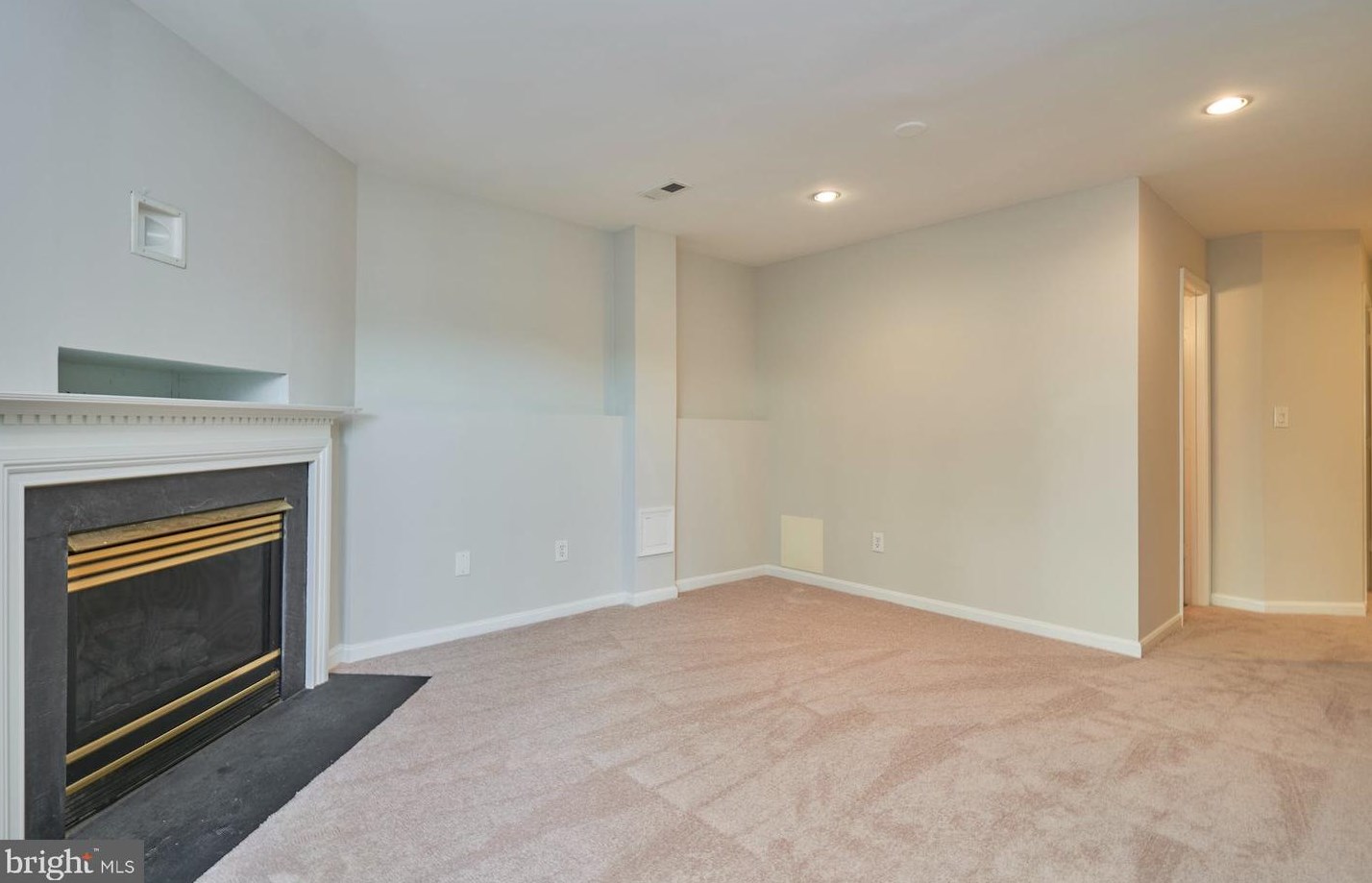 21822 Kings Xing Ter, Ashburn VA 20147-4519 exterior