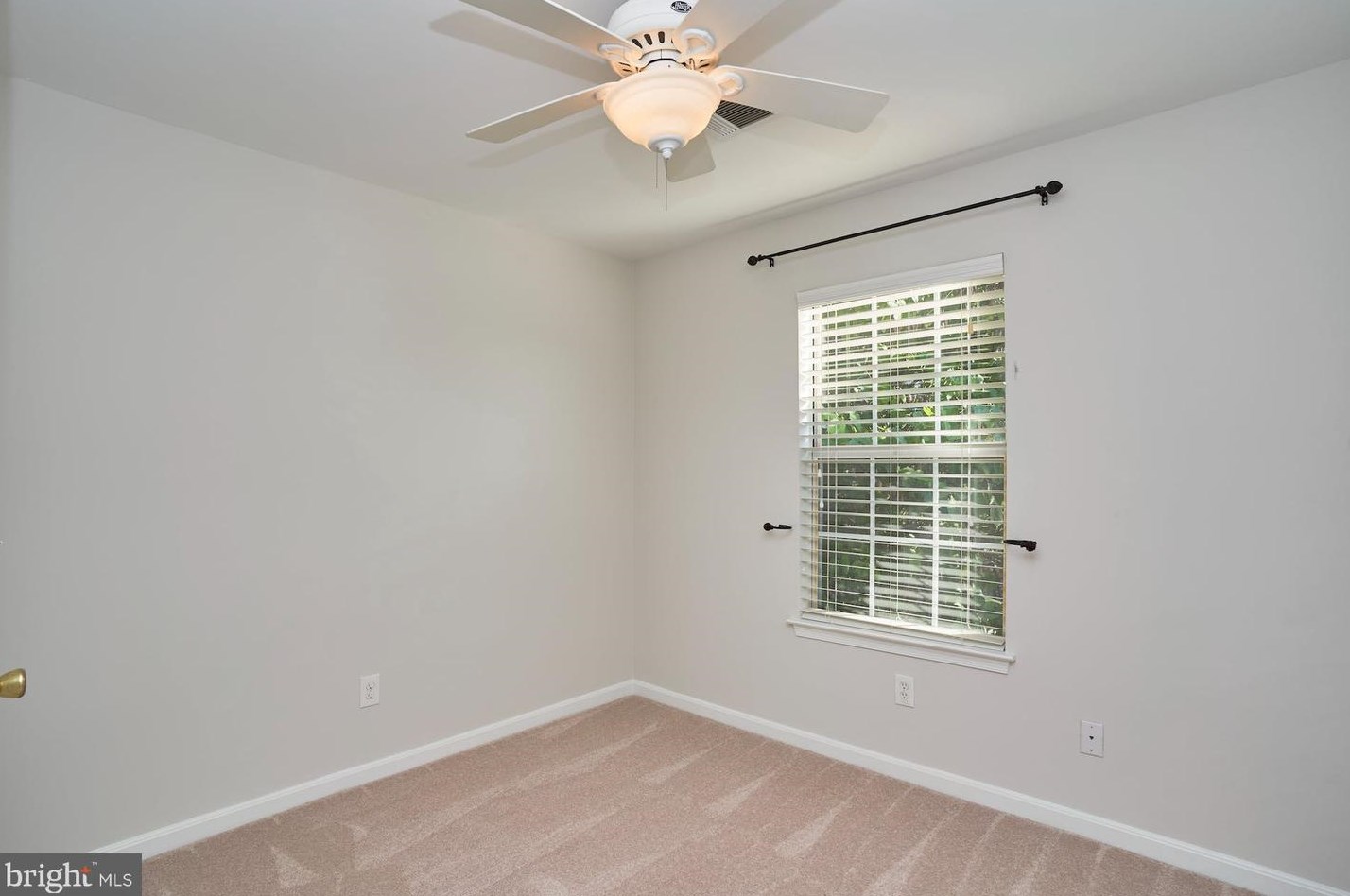 21822 Kings Xing Ter, Ashburn VA 20147-4519 exterior