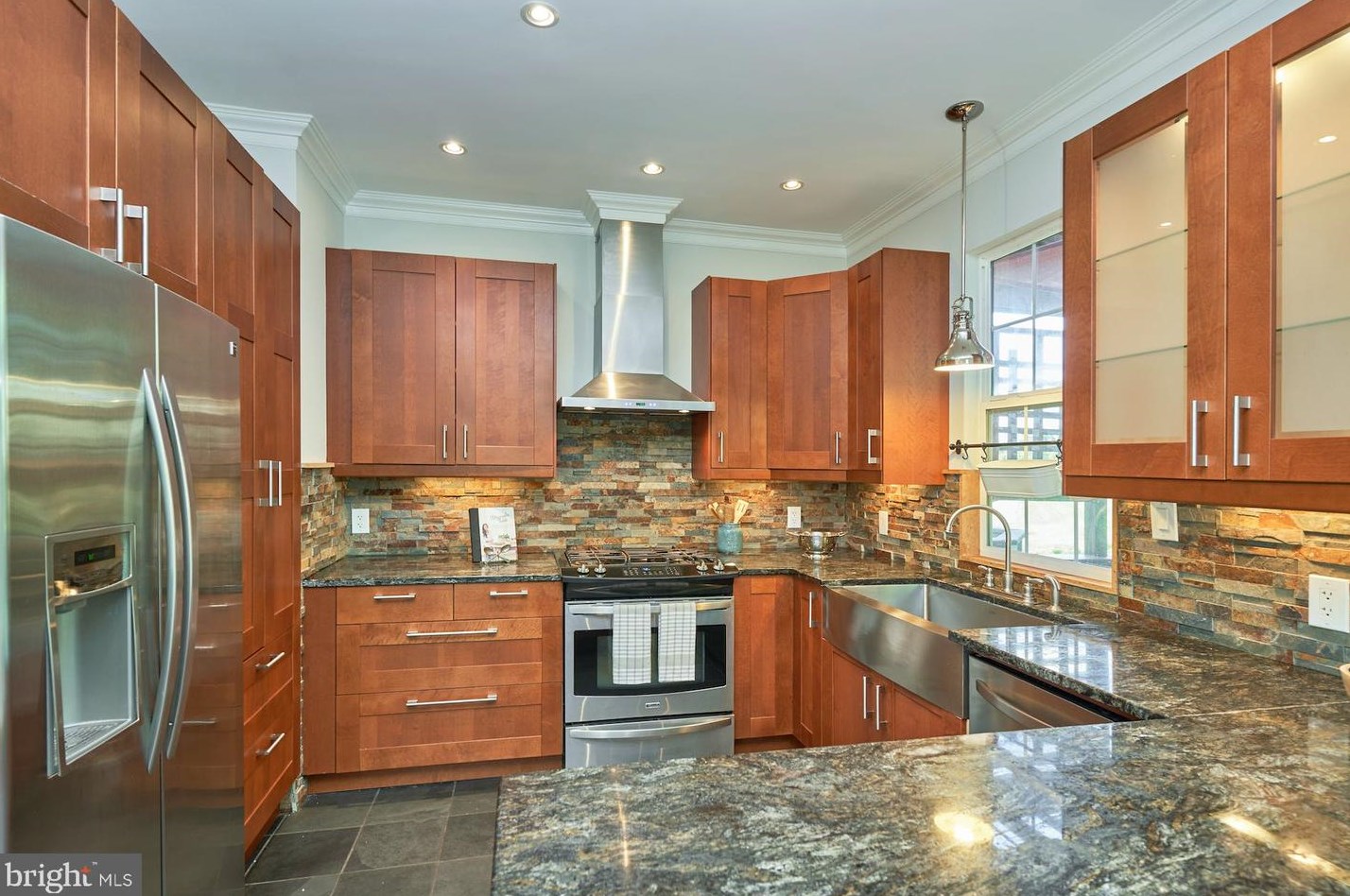 21822 Kings Xing Ter, Ashburn VA 20147-4519 exterior