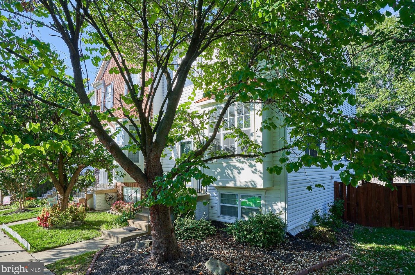 21822 Kings Xing Ter, Ashburn VA 20147-4519 exterior