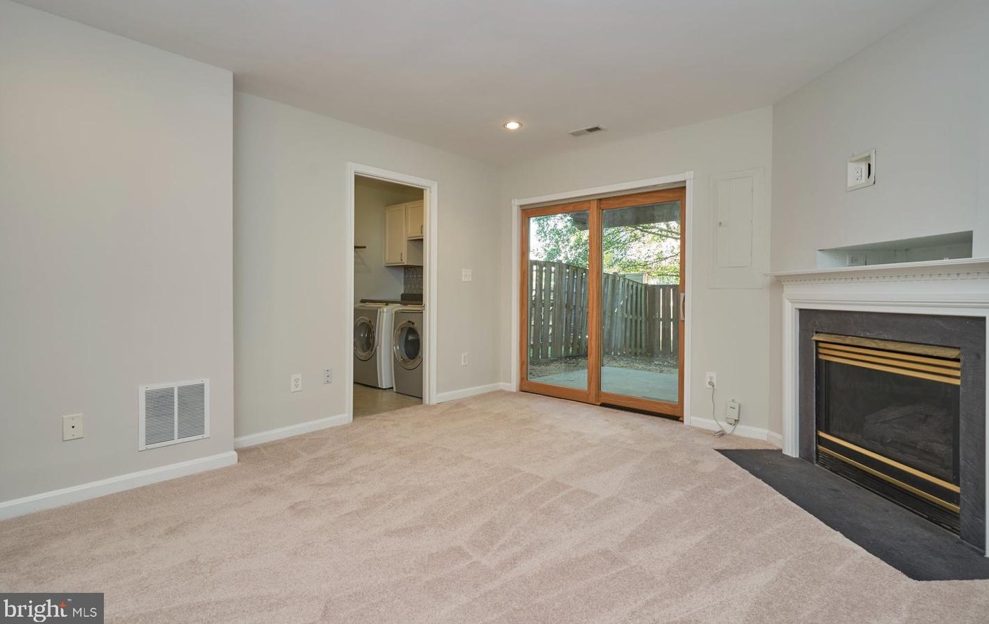 21822 Kings Xing Ter, Ashburn VA 20147-4519 exterior