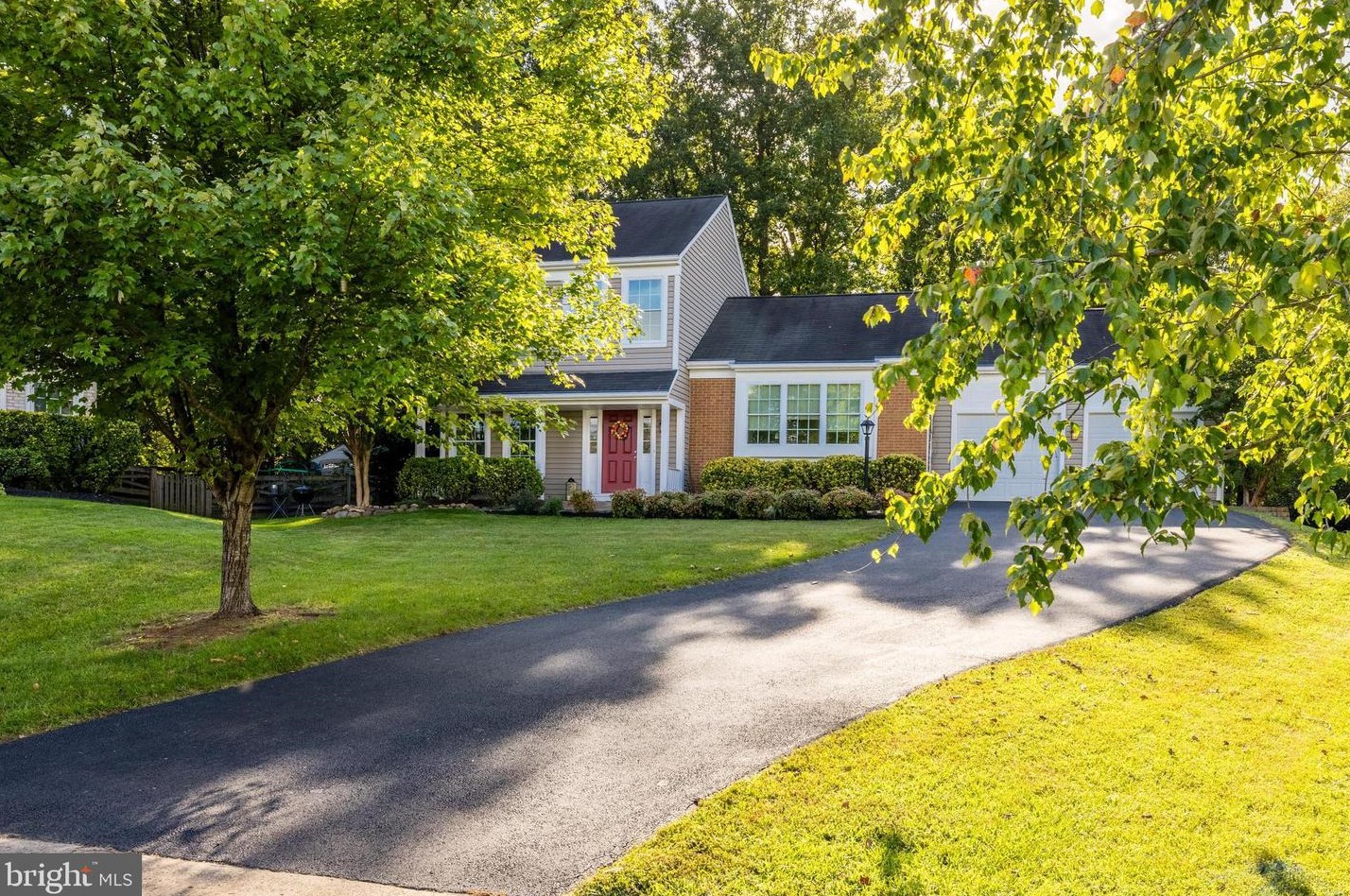 46 Bentley Dr, Dulles, VA 20165-6004