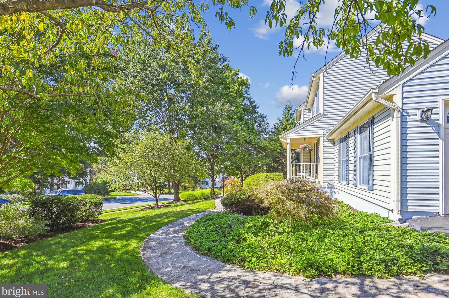 43564 Golden Meadow Cir, Ashburn VA  20147-5422 exterior