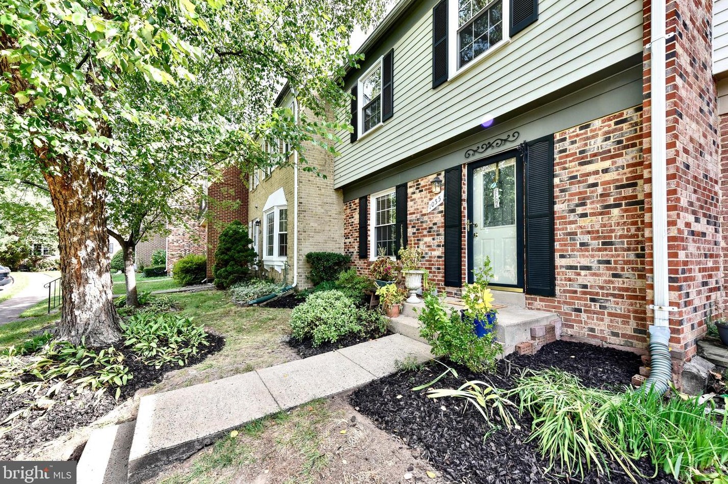 1055 Temple Ct, Dulles, VA 20164-4814