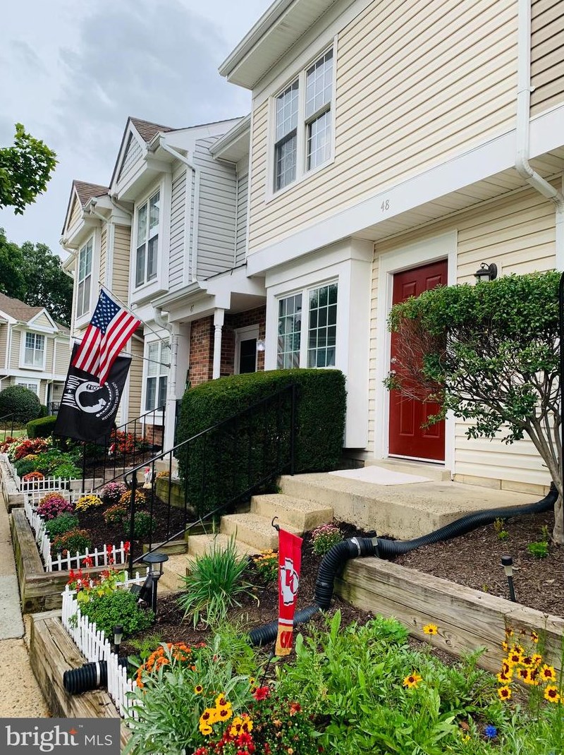 48 Essex Sq, Dulles, VA 20164-3228