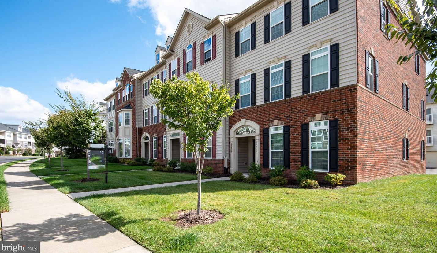 24710 Hutchinson Farm Dr, Dulles, VA 20166-2684