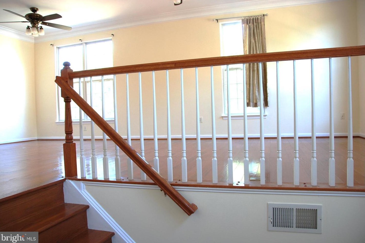 43851 Sandburg Sq, Ashburn, VA 20147