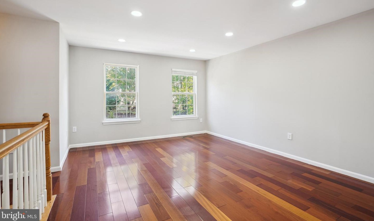 22989 Whitehall Ter, Dulles VA  20166-4303 exterior