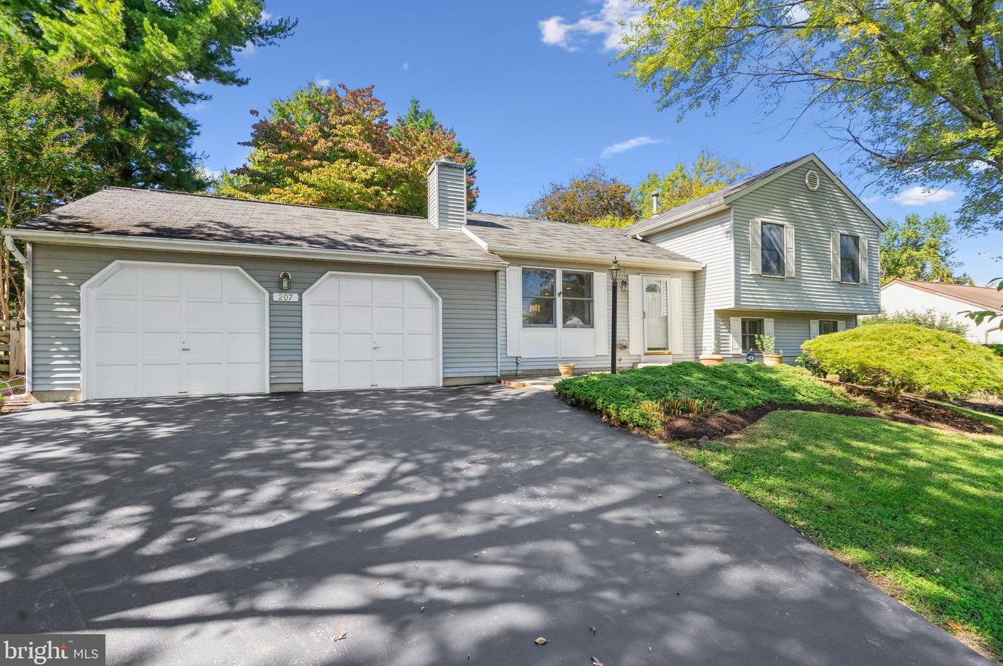 207 Laura Anne Dr, Dulles, VA 20164-1920
