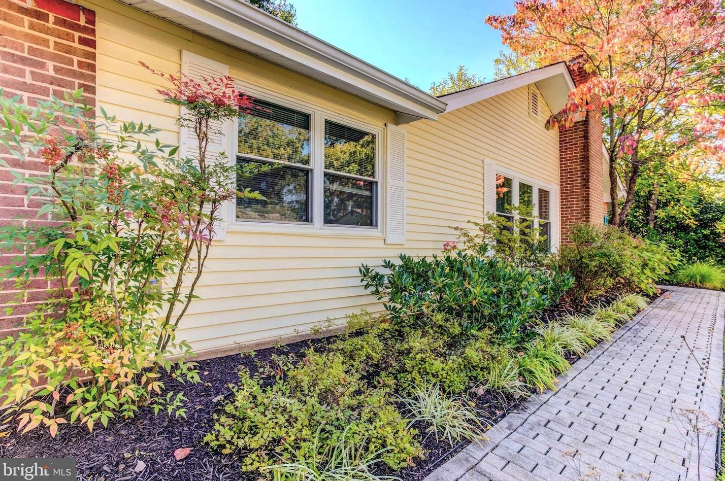 212 Penny Ln, Dulles VA  20164-1606 exterior