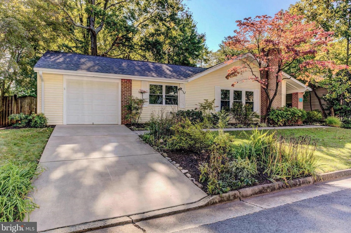 212 Penny Ln, Dulles VA  20164-1606 exterior