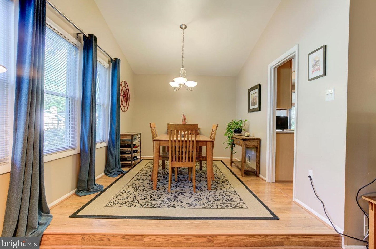 212 Penny Ln, Dulles VA  20164-1606 exterior