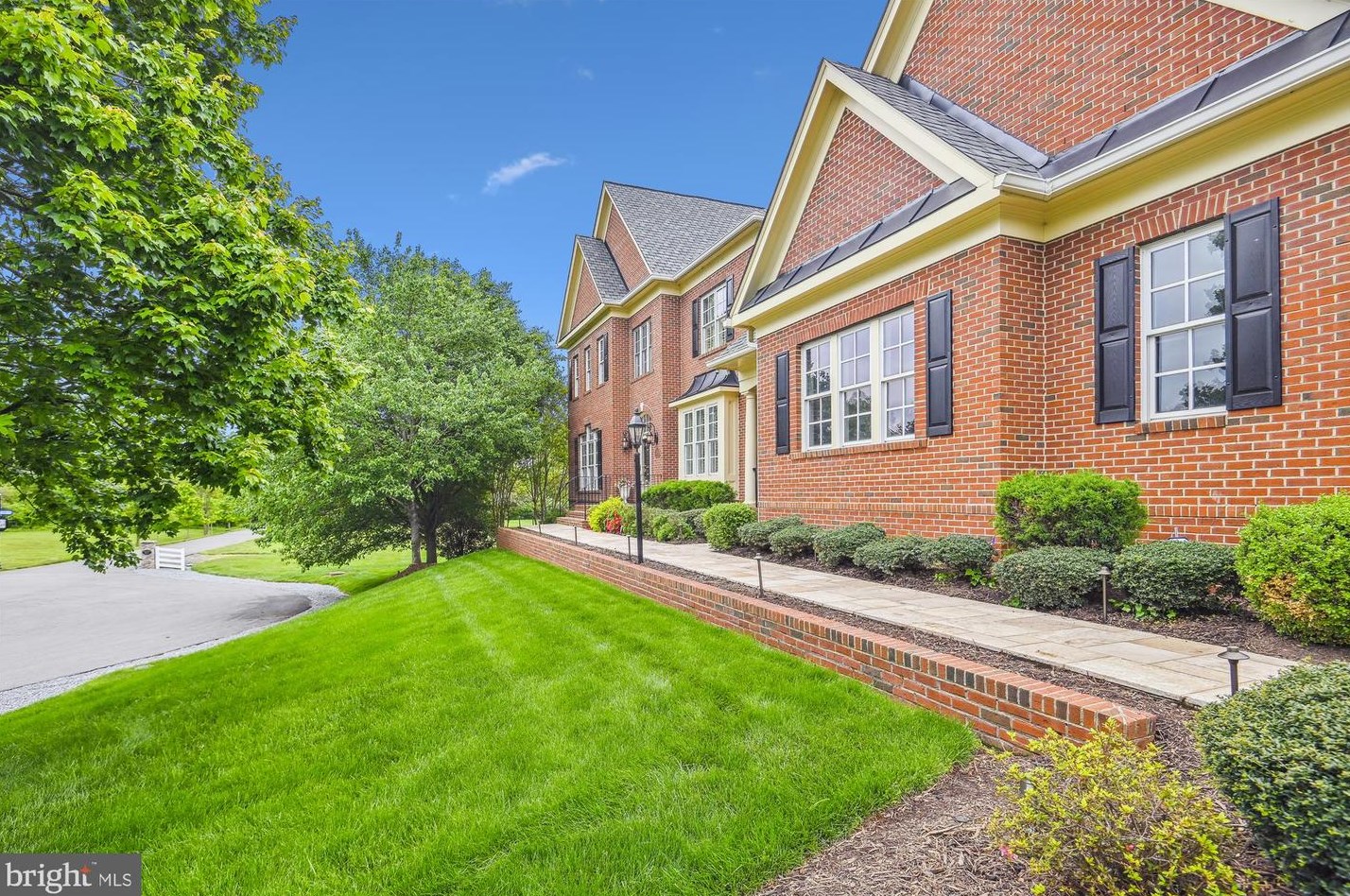 41334 Raspberry Dr, Leesburg, VA 20176