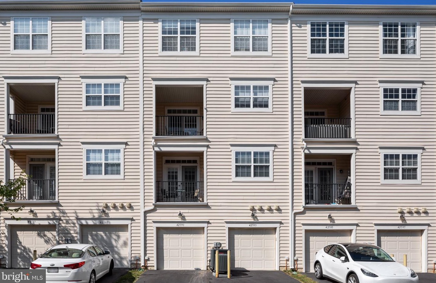 42591 Hollyhock Ter, Ashburn VA 20148-6408 exterior