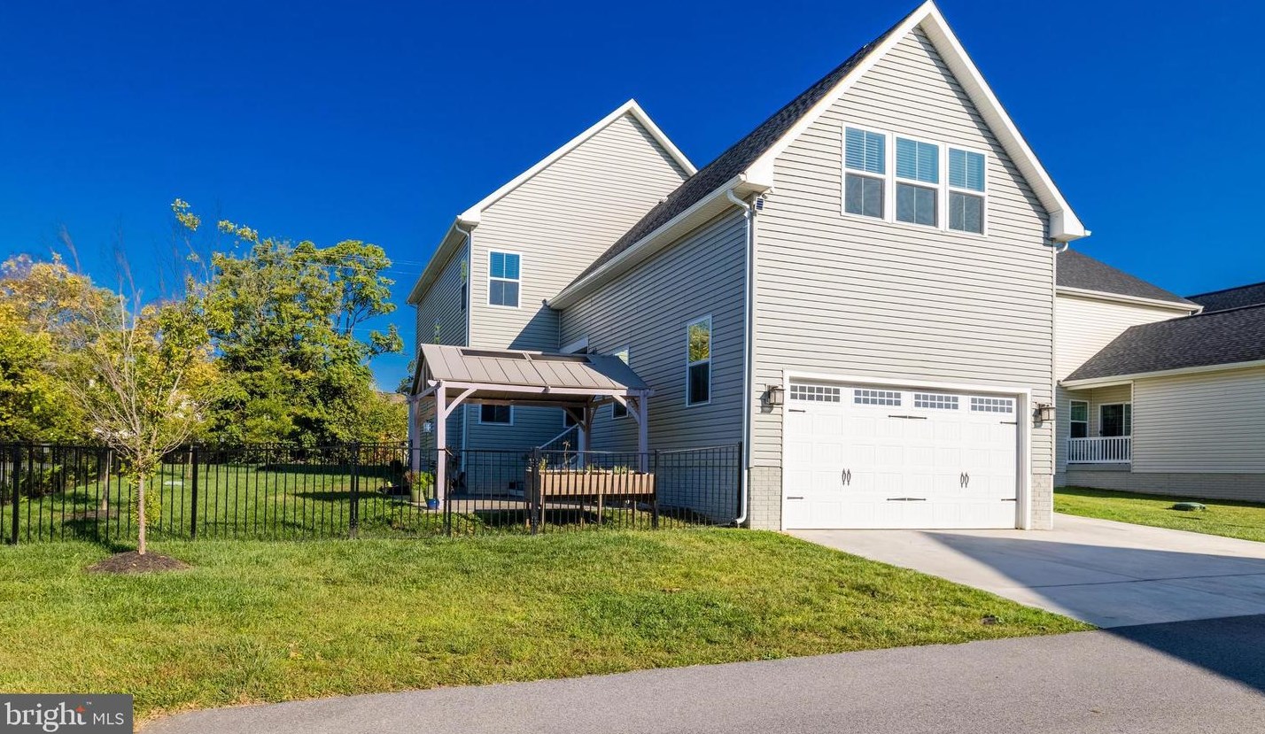 13 S Locust St, Lovettsville, VA 20180