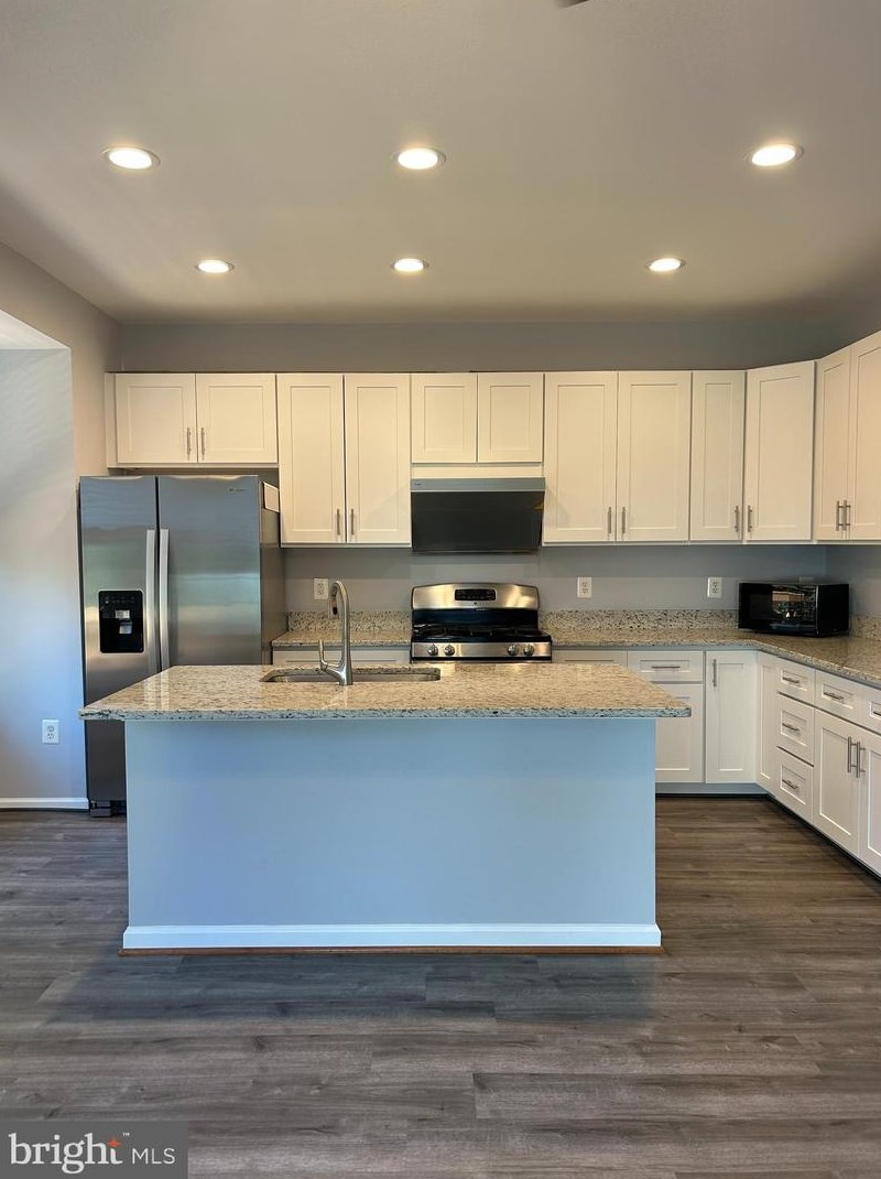 21772 Brondesbury Park Ter, Dulles VA  20166-9250 exterior