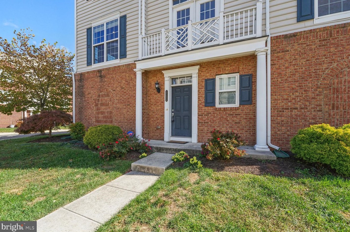 25484 Stallion Branch Ter, Fairfax, VA 20152