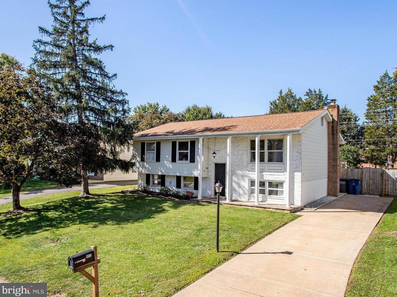903 York Rd, Dulles, VA 20164-3716