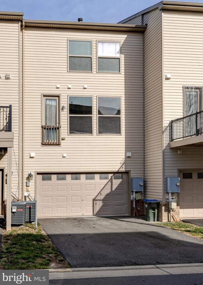 23419 Epperson Sq, Ashburn VA  20148-7428 exterior