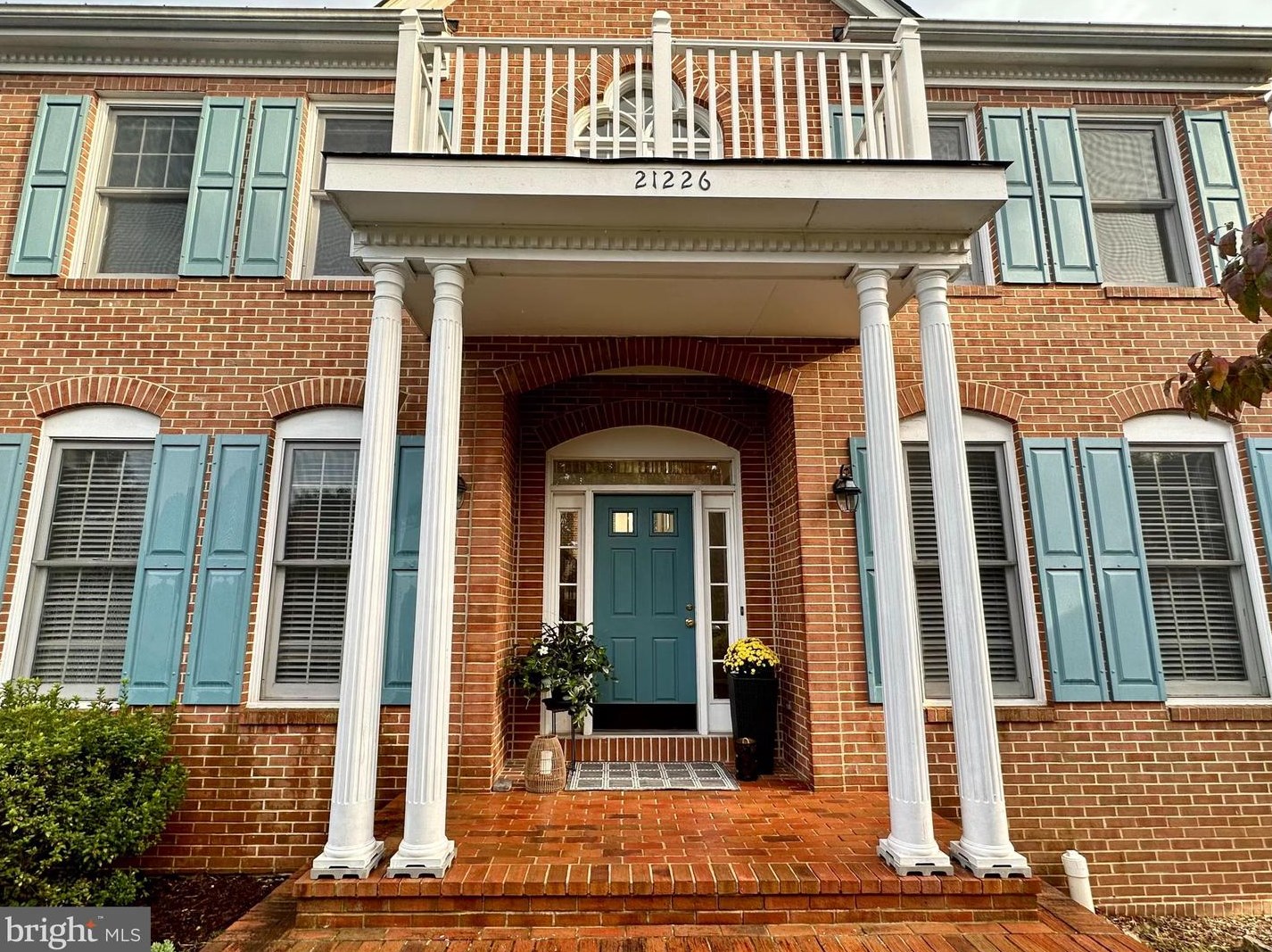 21226 Edgewood Ct, Dulles VA  20165-7626 exterior