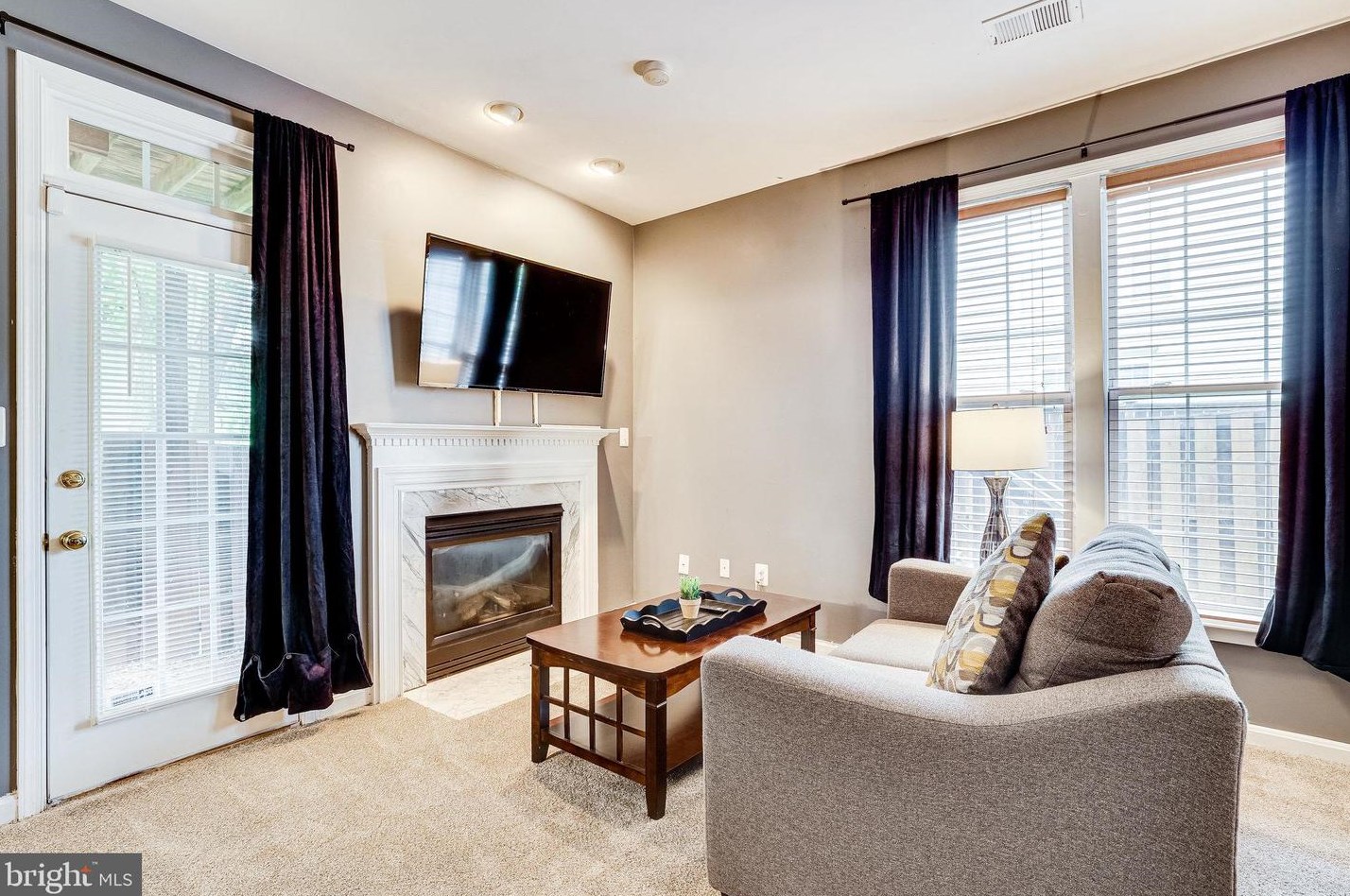 46683 Cavendish Sq, Sterling VA  20165-4324 exterior