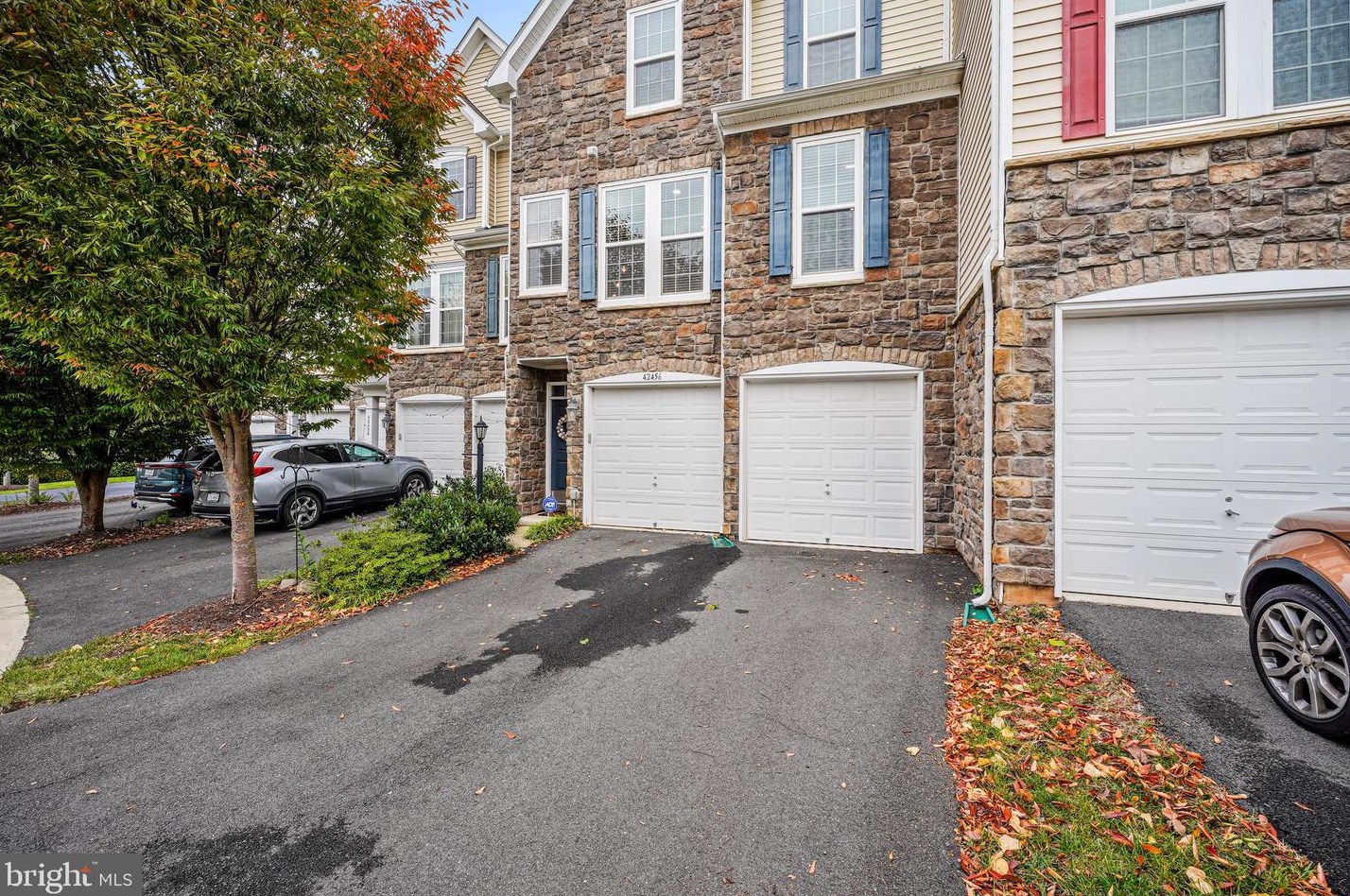 42456 Great Heron Square, Ashburn, VA 20148