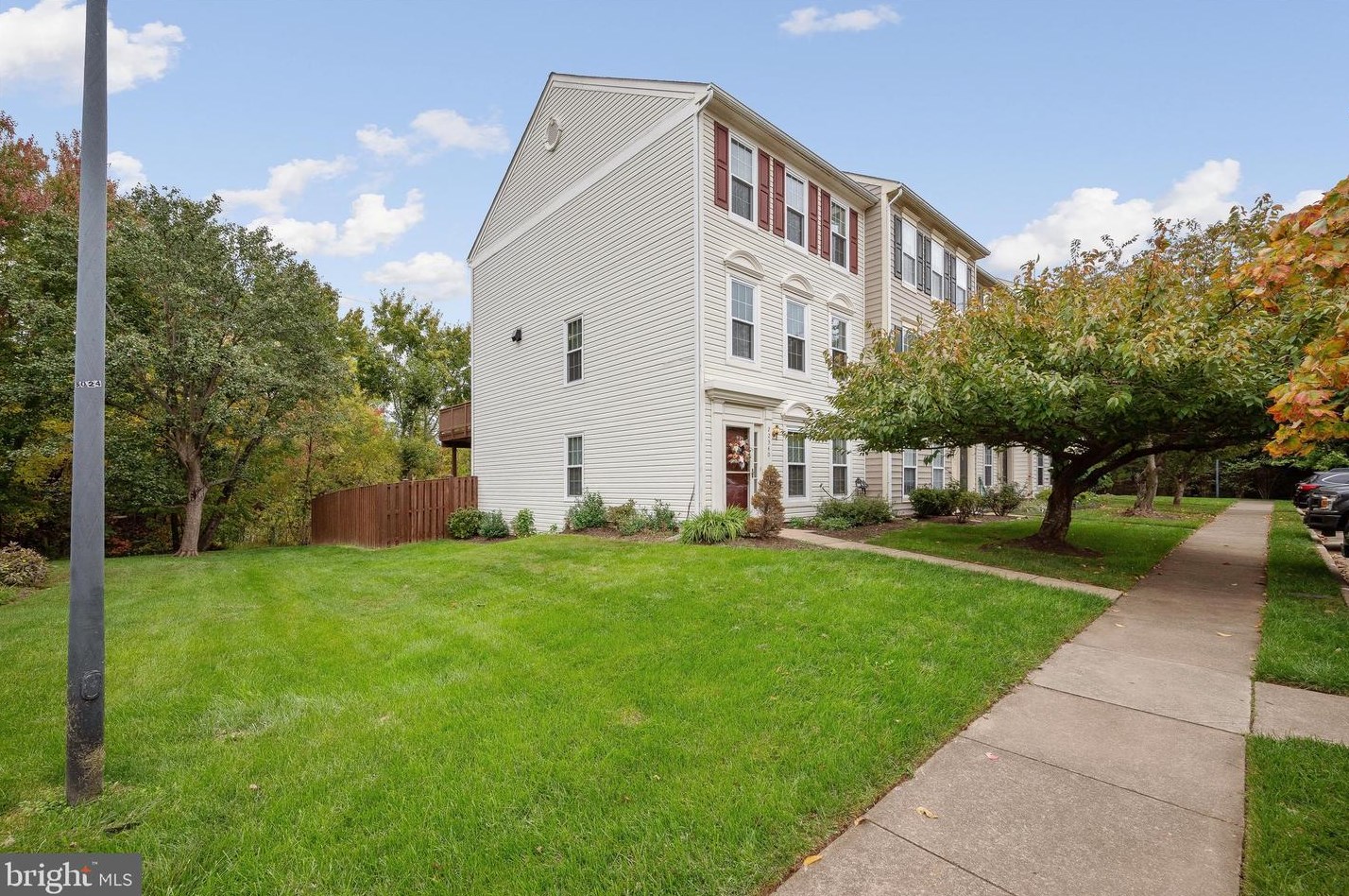 22340 Great Trail Ter, Dulles VA  20164-5228 exterior