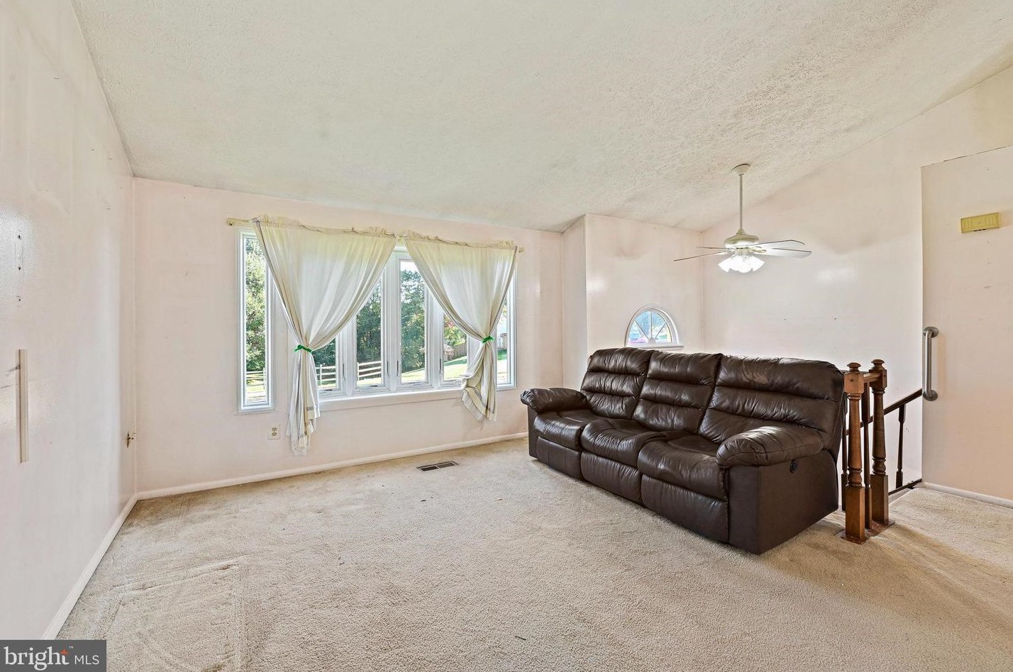 325 Samantha Dr, Dulles, VA 20164-5538