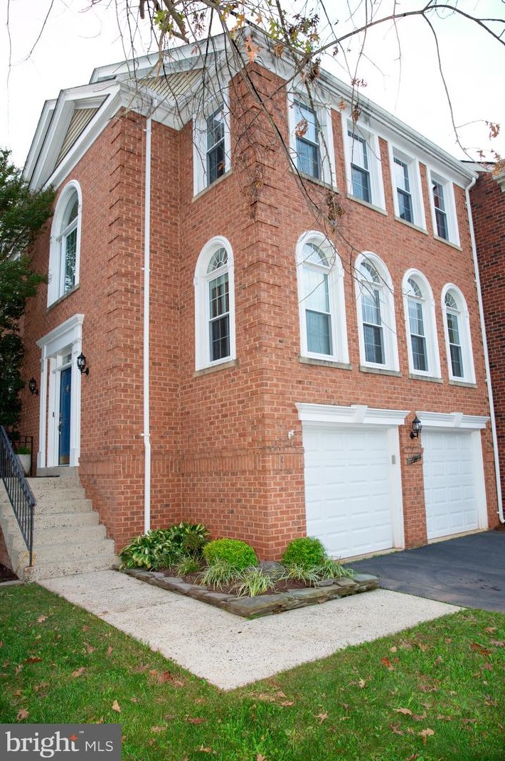20857 Derrydale Sq, Dulles VA  20165-7206 exterior