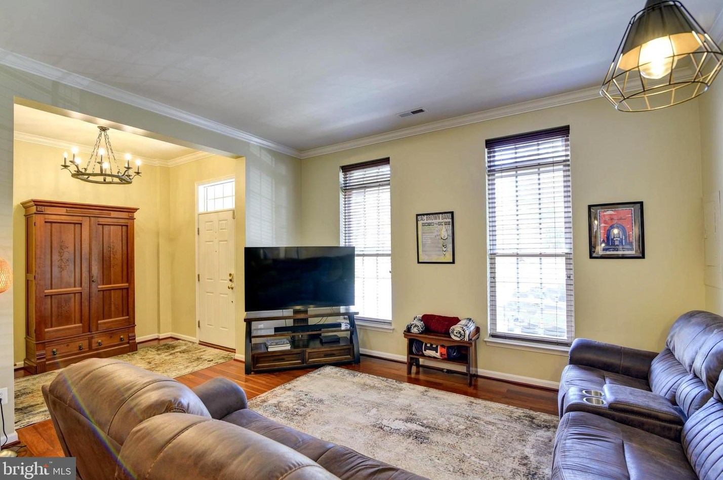 42494 Legacy Park Dr, Ashburn VA  20148-5616 exterior