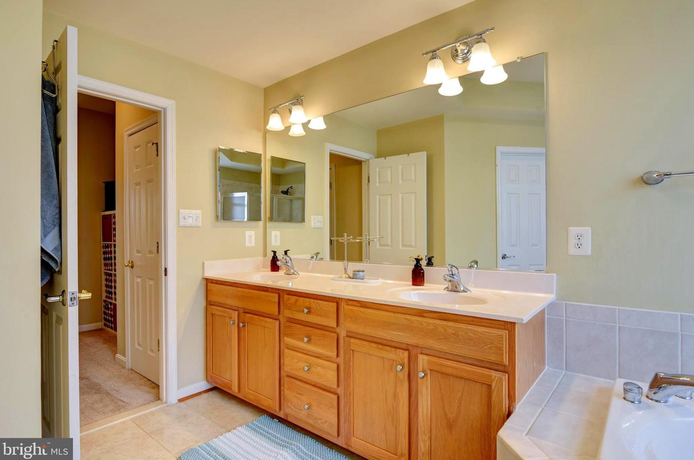 42494 Legacy Park Dr, Ashburn VA  20148-5616 exterior