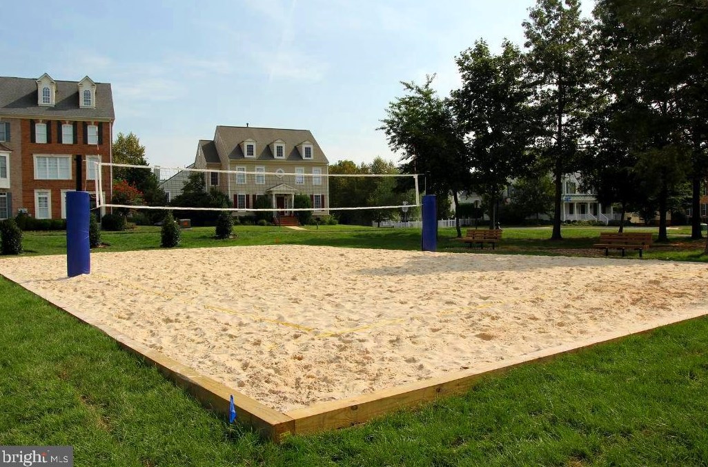 42494 Legacy Park Dr, Ashburn VA  20148-5616 exterior