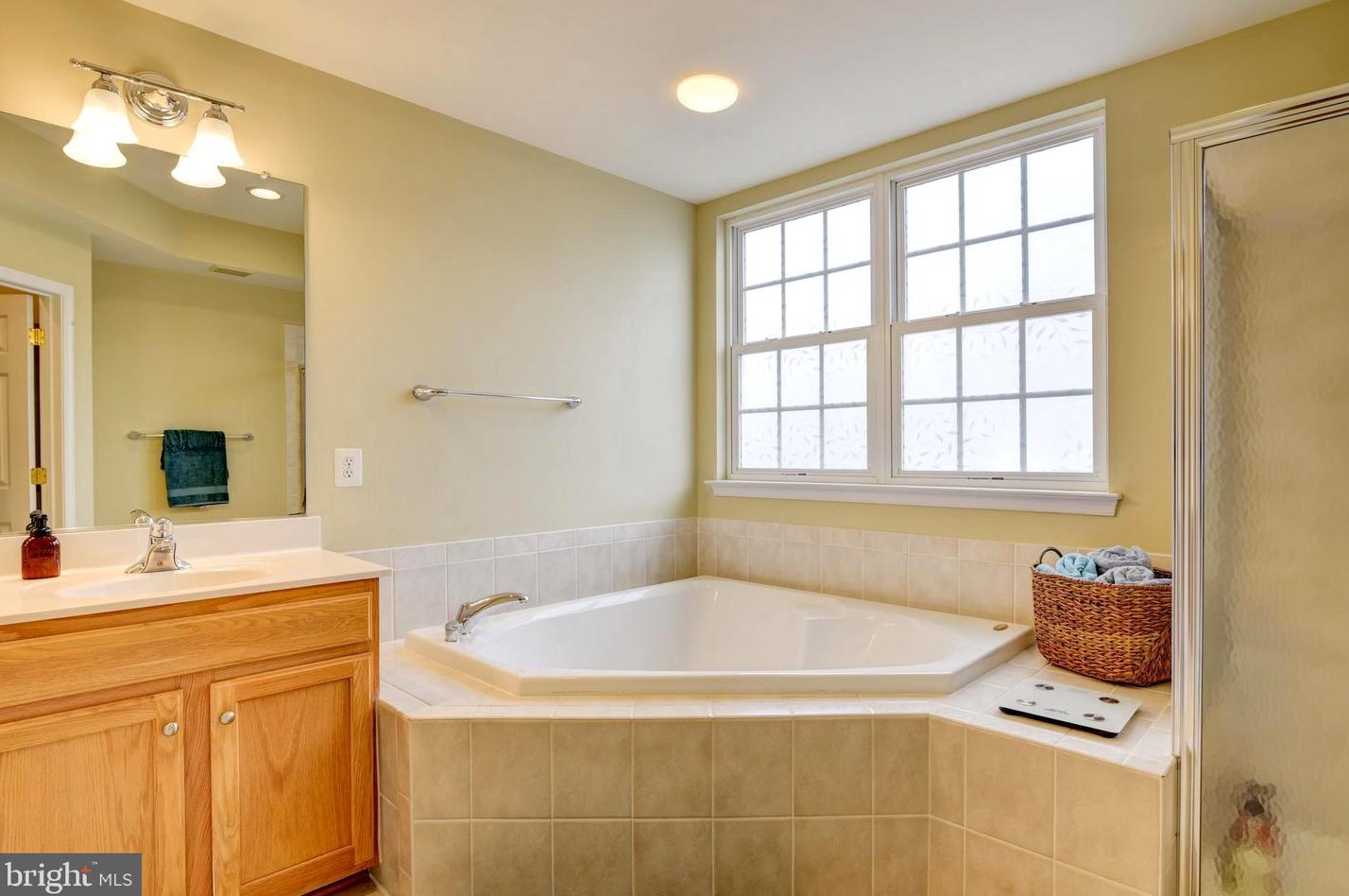 42494 Legacy Park Dr, Ashburn VA  20148-5616 exterior