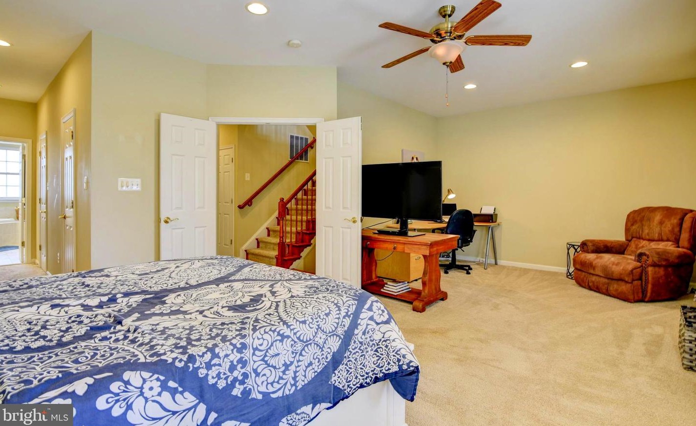 42494 Legacy Park Dr, Ashburn VA  20148-5616 exterior