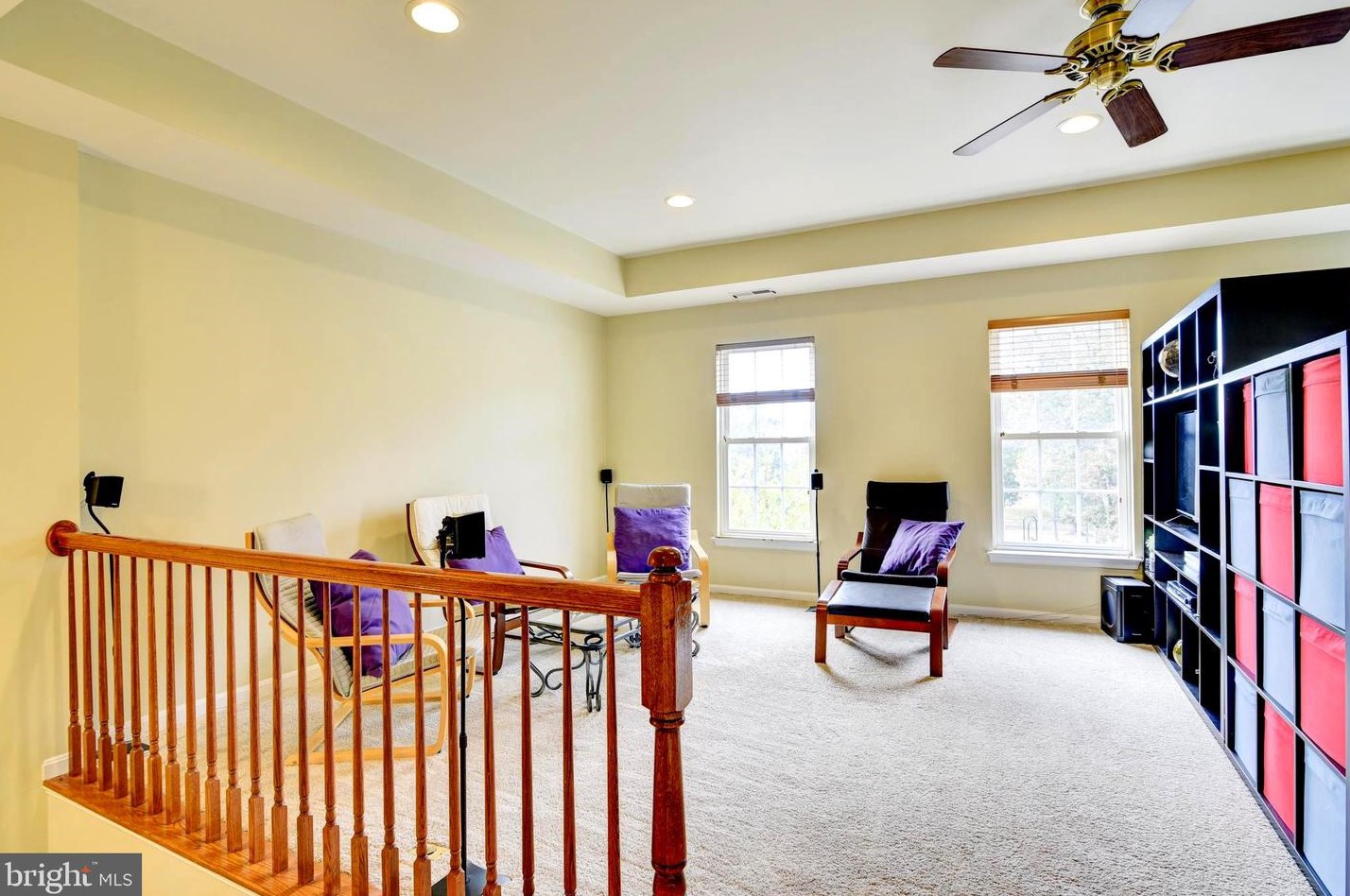 42494 Legacy Park Dr, Ashburn VA  20148-5616 exterior