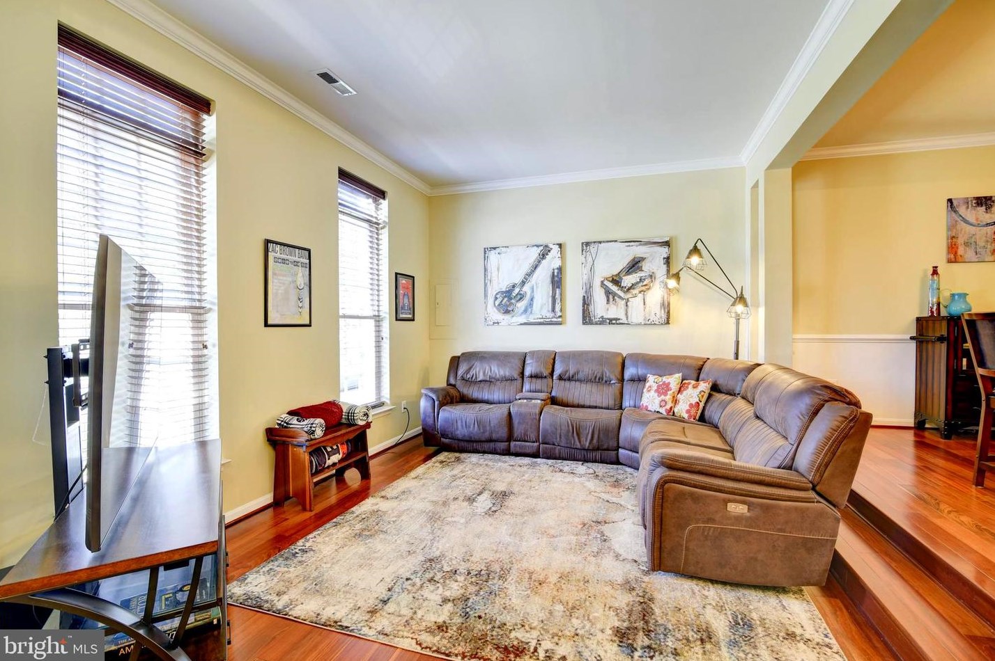 42494 Legacy Park Dr, Ashburn VA  20148-5616 exterior