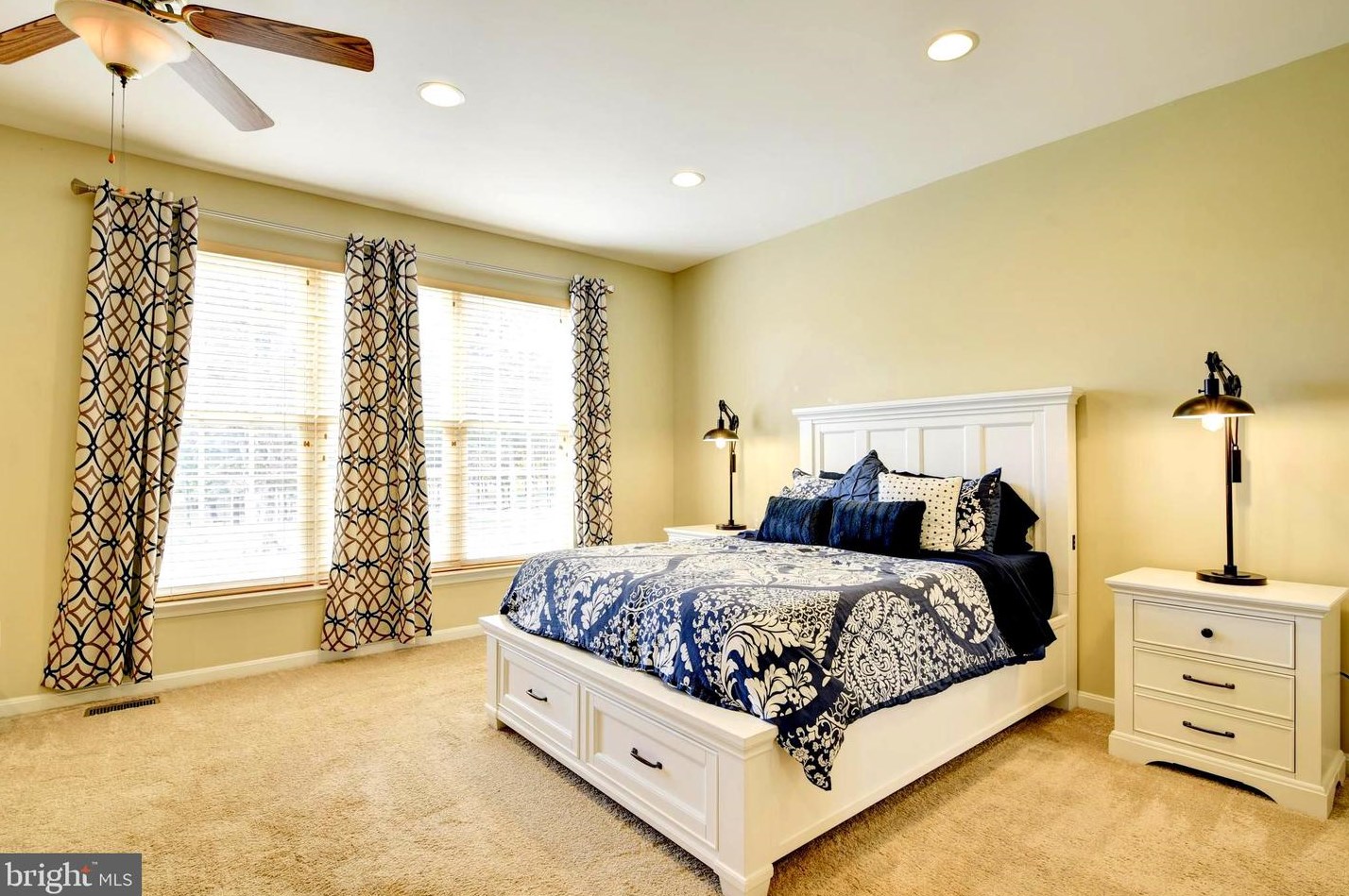 42494 Legacy Park Dr, Ashburn VA  20148-5616 exterior