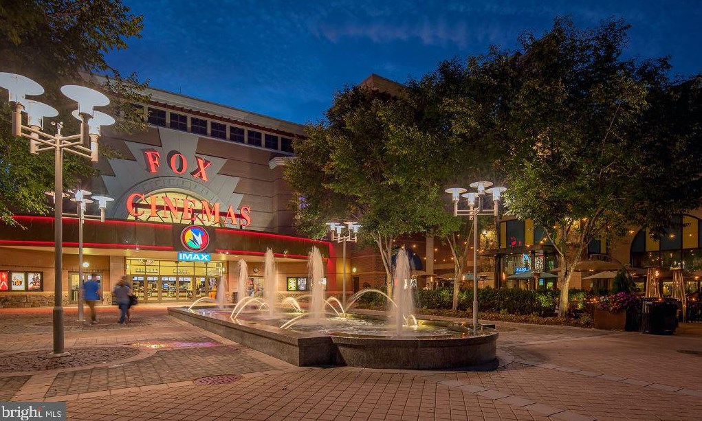 42494 Legacy Park Dr, Ashburn VA  20148-5616 exterior