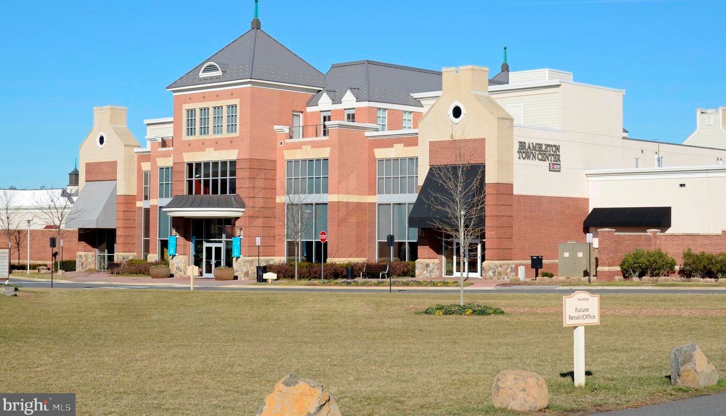 42494 Legacy Park Dr, Ashburn VA  20148-5616 exterior