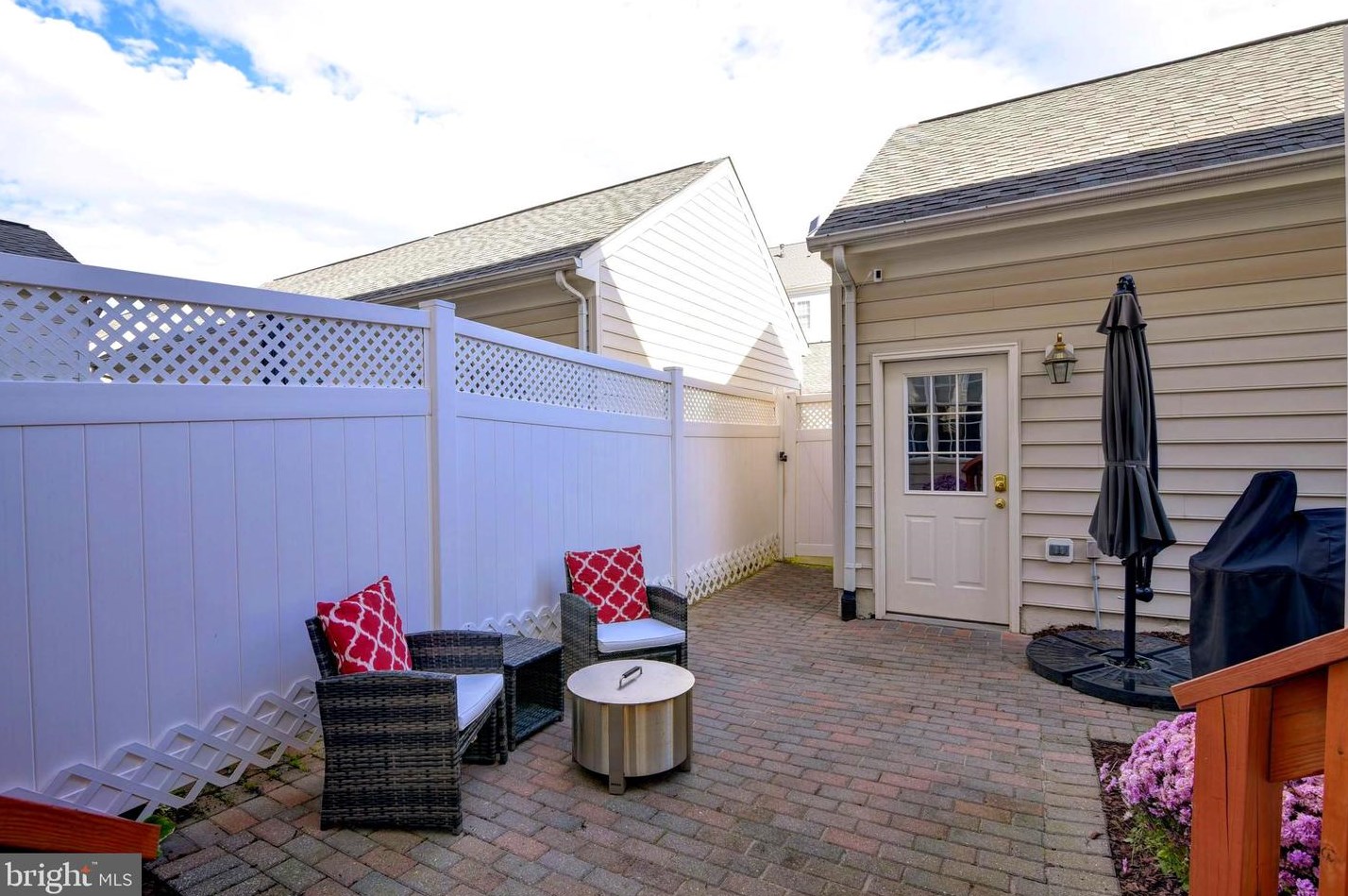 42494 Legacy Park Dr, Ashburn VA  20148-5616 exterior