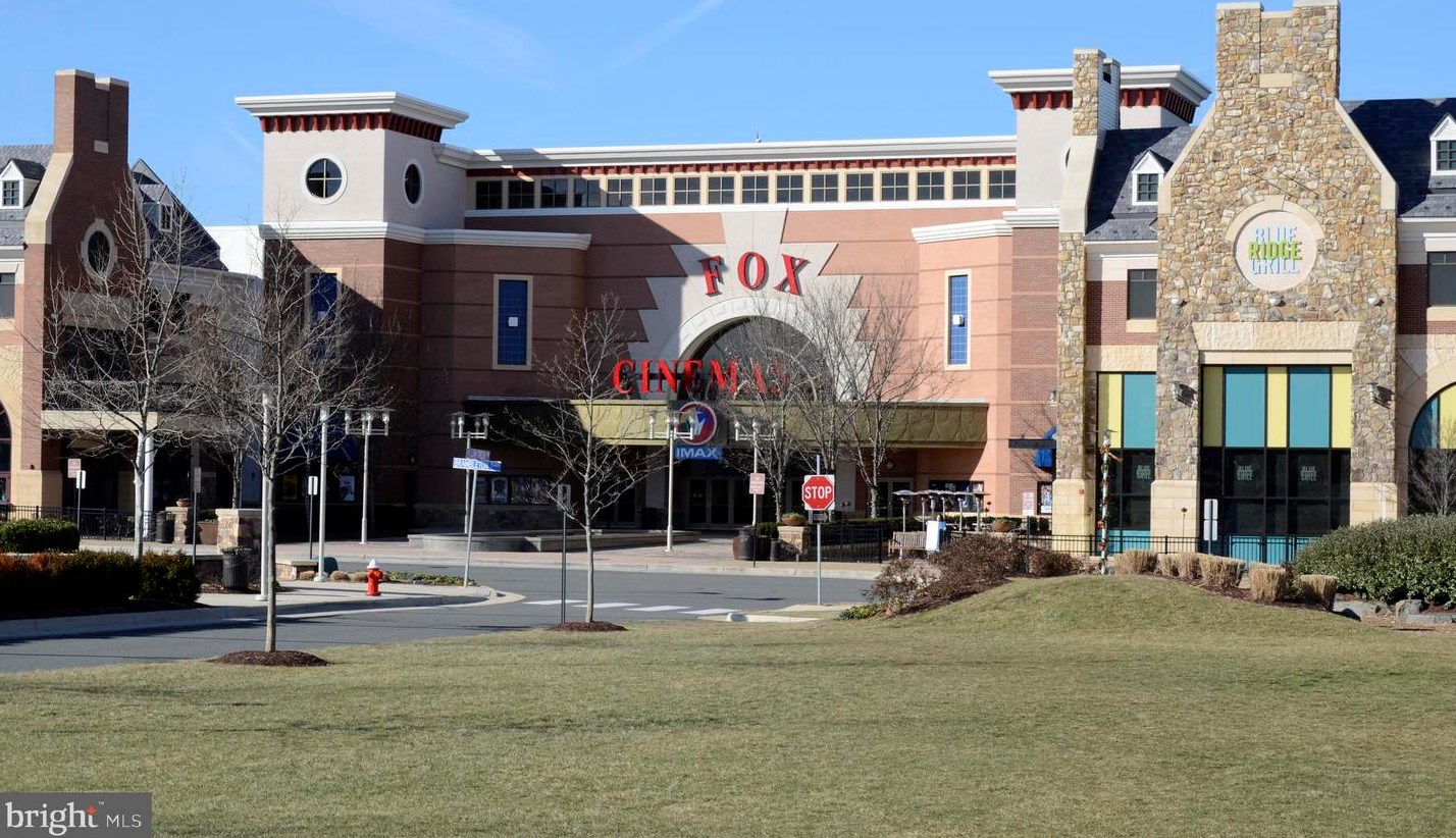 42494 Legacy Park Dr, Ashburn VA  20148-5616 exterior